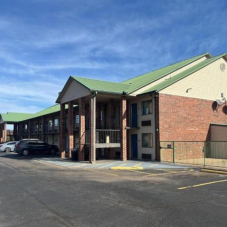 Ozark Hotel Exterior photo