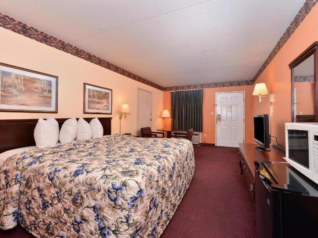 Ozark Hotel Exterior photo