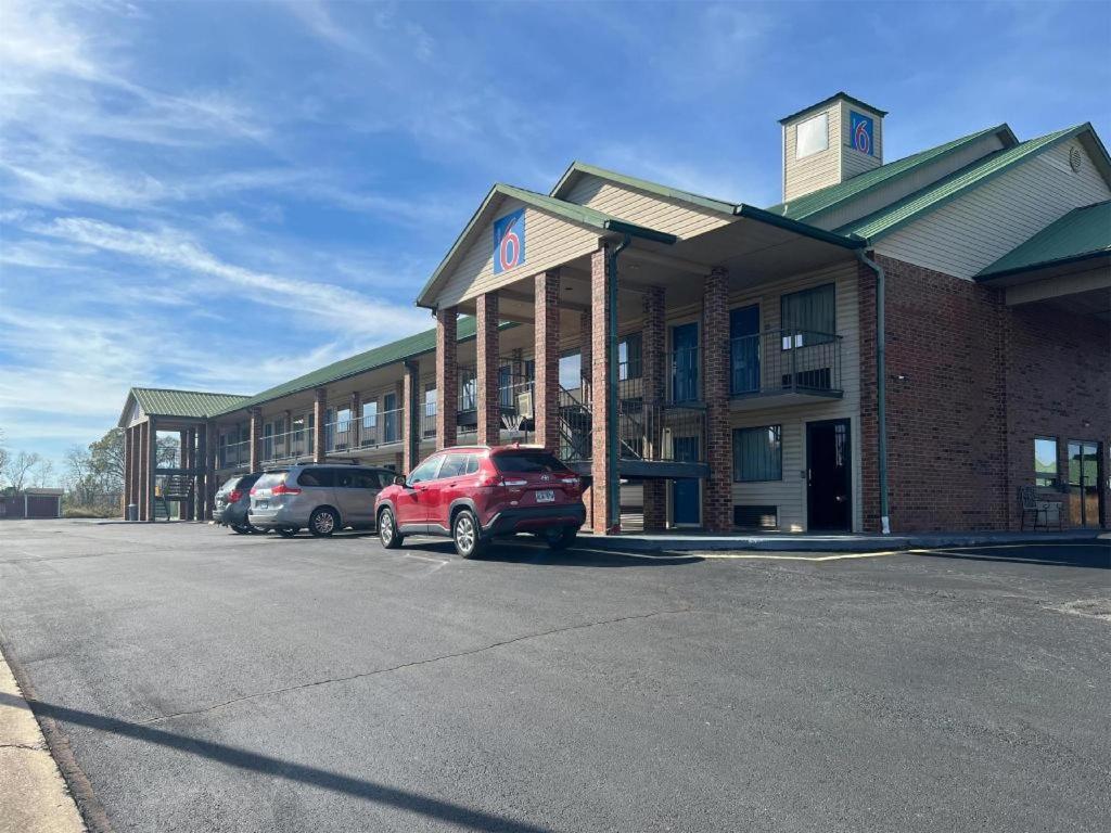 Ozark Hotel Exterior photo